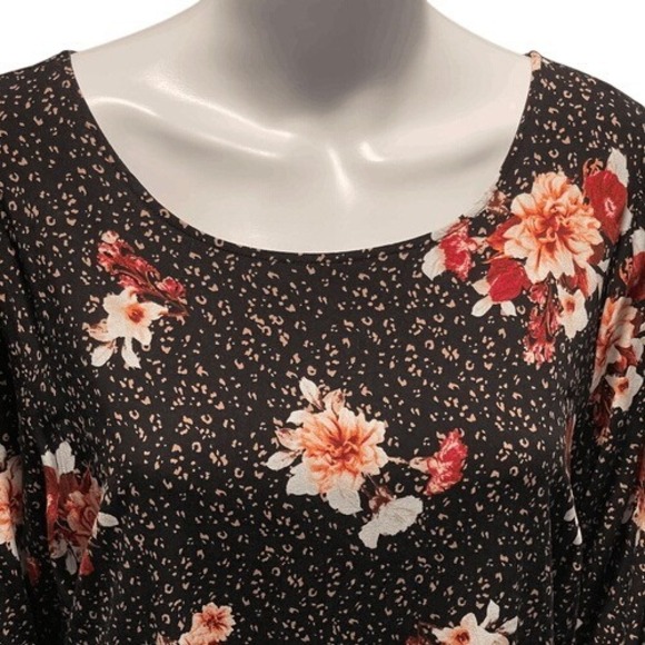 Torrid Dark Floral Keyhole Dress 3X - Picture 3 of 10